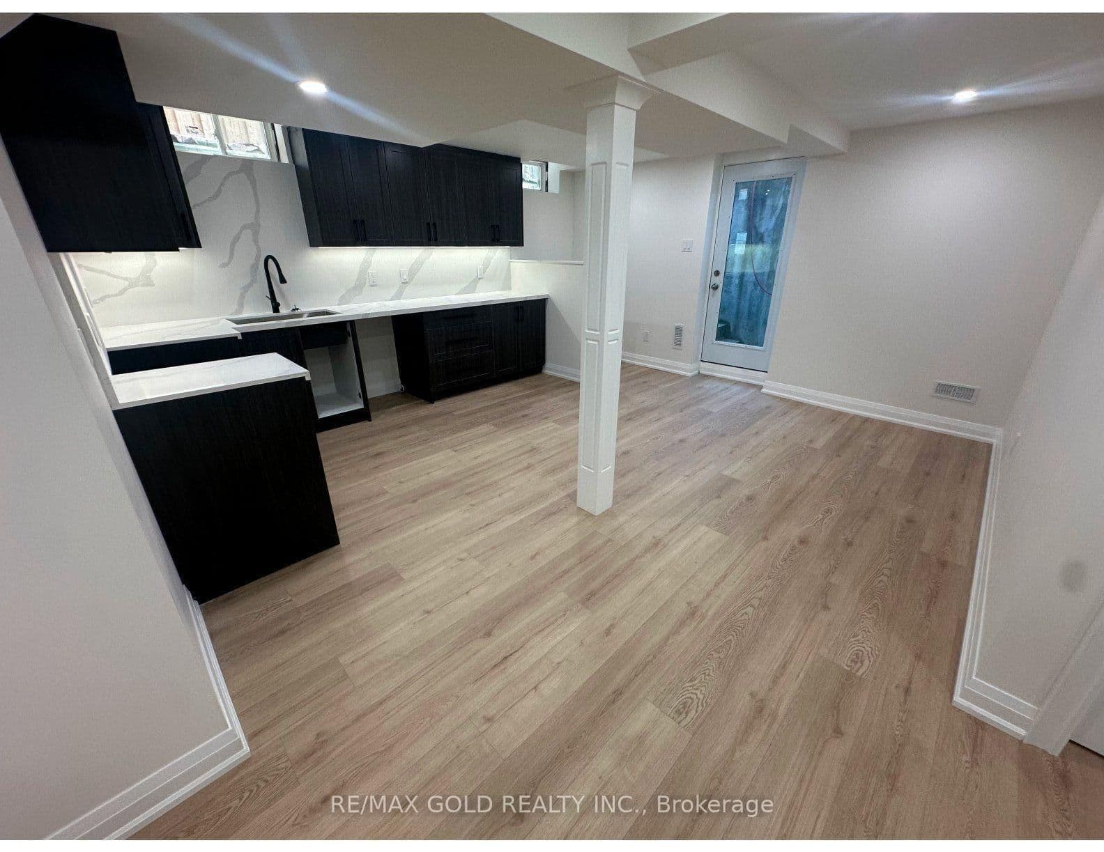 18 Hullen Crescent, Unit Lower level thumbnail 5