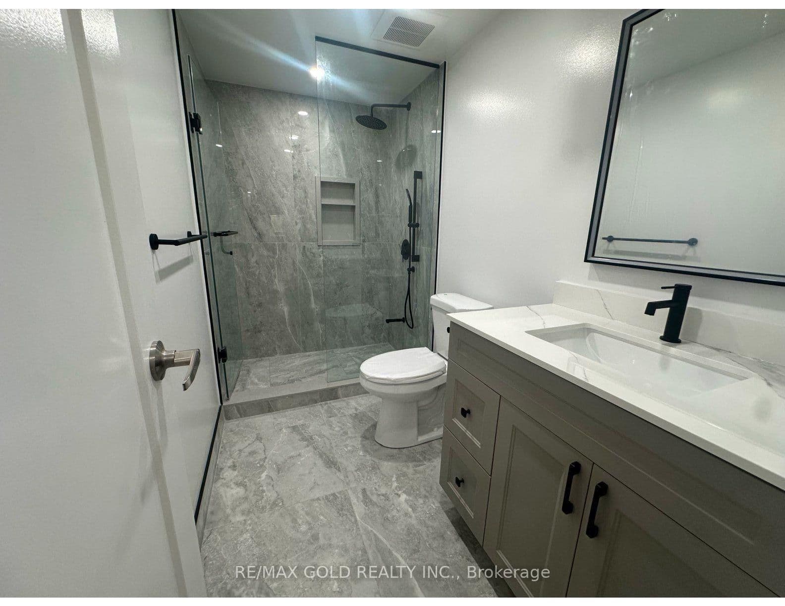 18 Hullen Crescent, Unit Lower level thumbnail 7