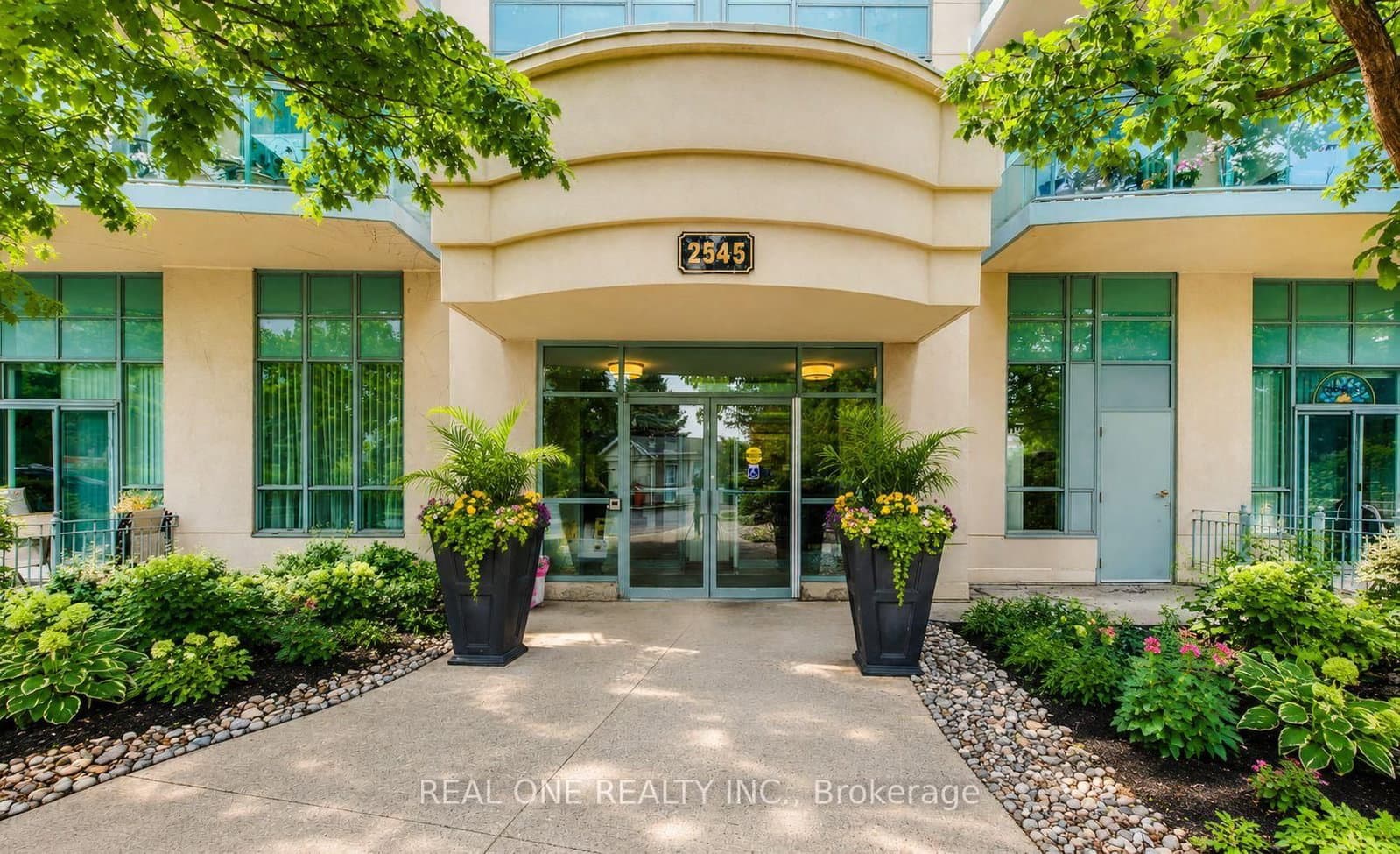 2545 Erin Centre Boulevard, Unit 1605 thumbnail 2