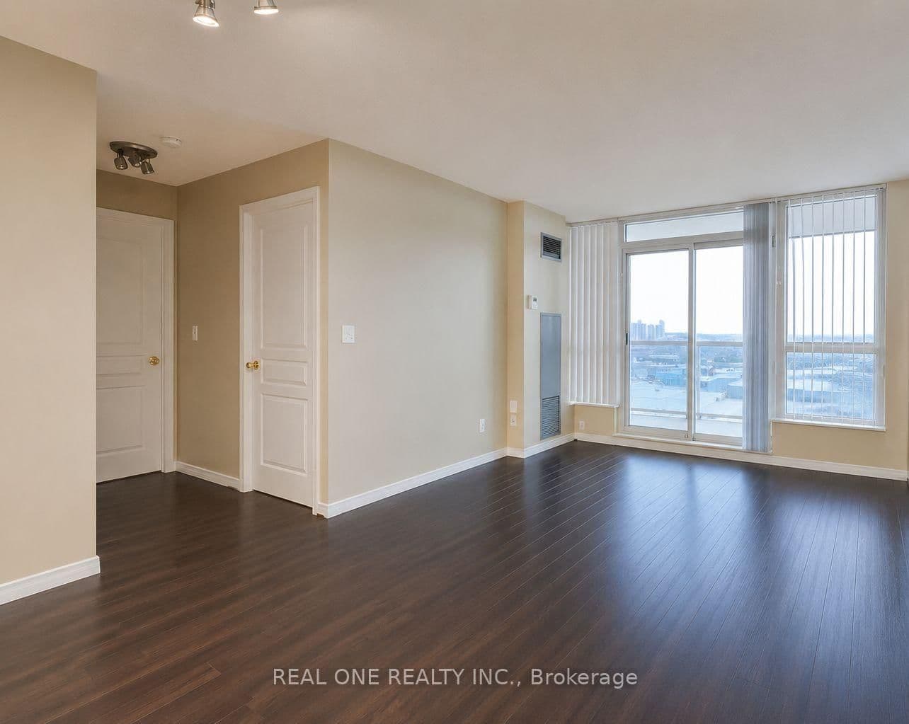2545 Erin Centre Boulevard, Unit 1605 thumbnail 4