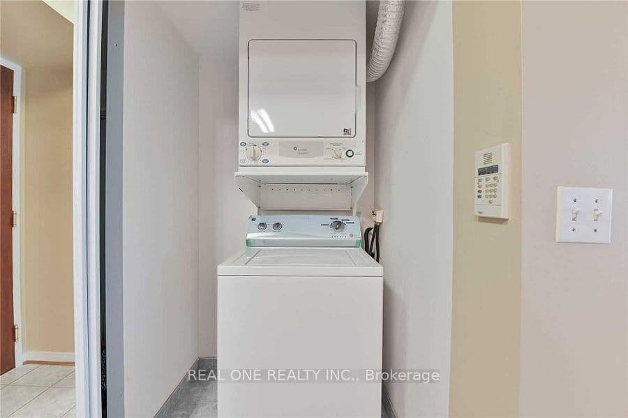 2545 Erin Centre Boulevard, Unit 1605 thumbnail 9