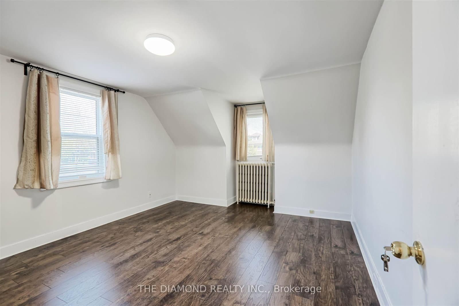 3927 Bloor Street W thumbnail 18