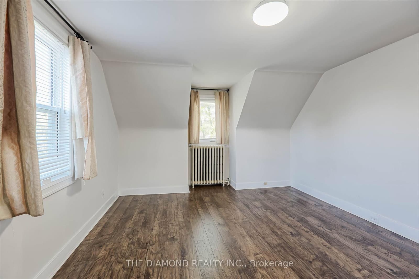 3927 Bloor Street W thumbnail 19