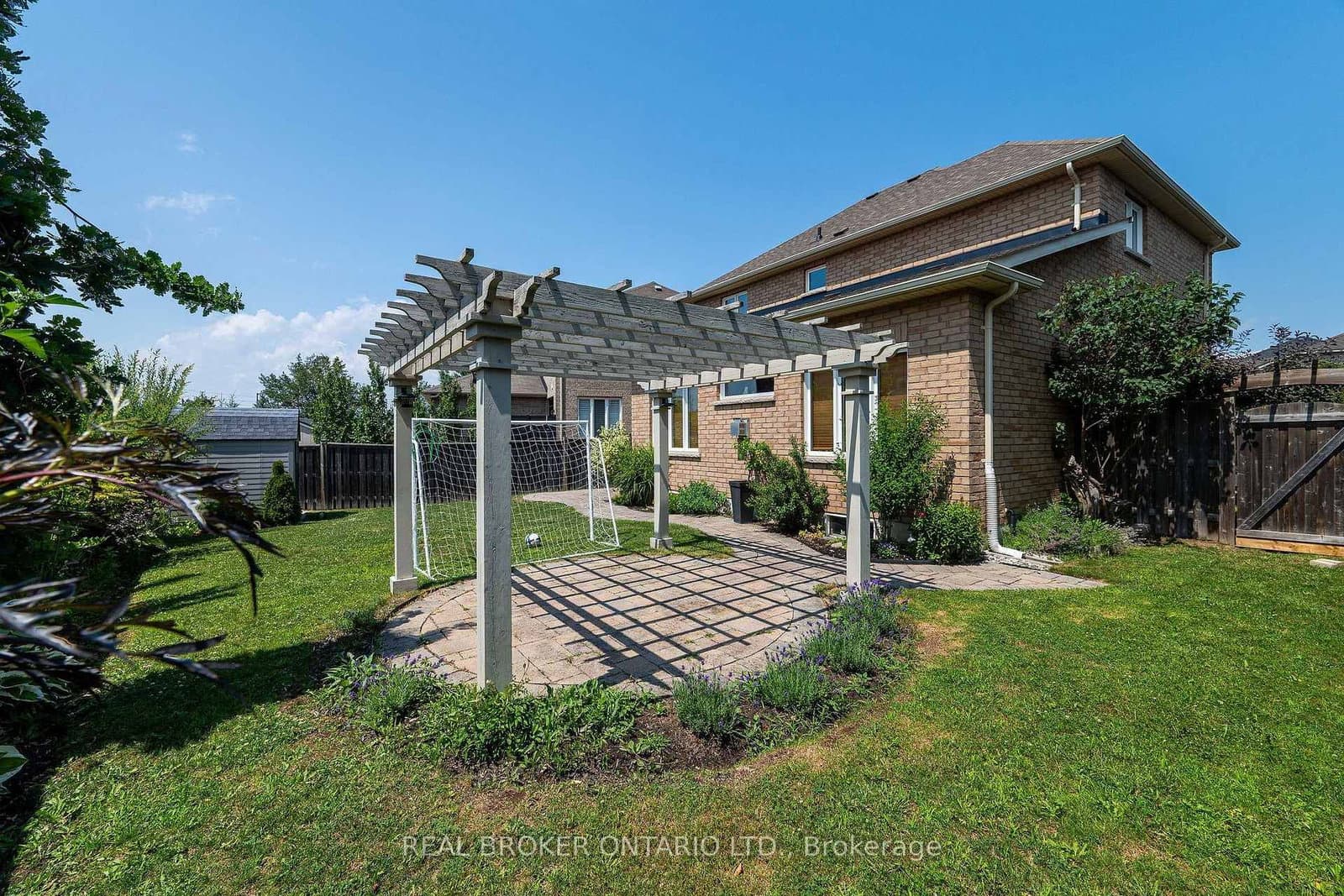636 Serafini Crescent thumbnail 35