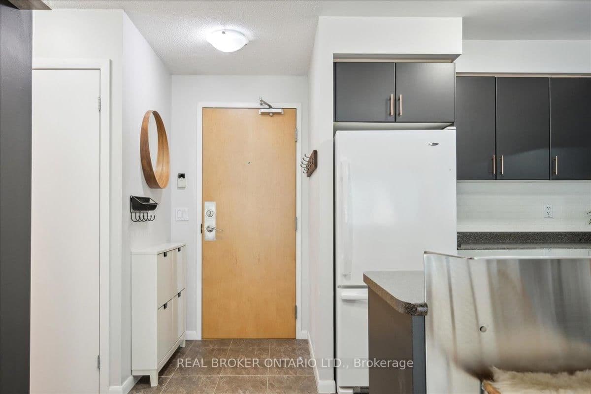 185 Legion Road N, Unit 608 thumbnail 4