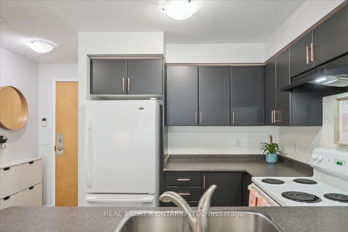 185 Legion Road N, Unit 608 thumbnail 5