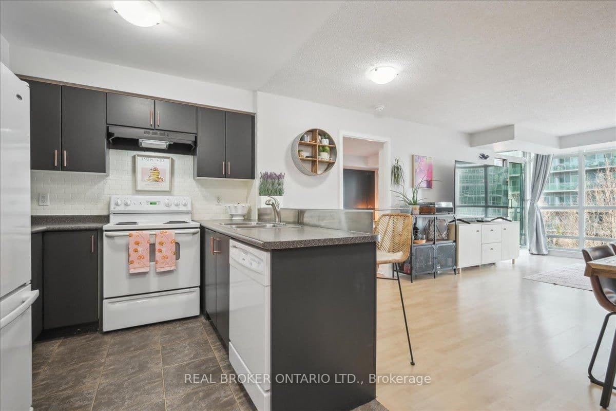 185 Legion Road N, Unit 608 thumbnail 9
