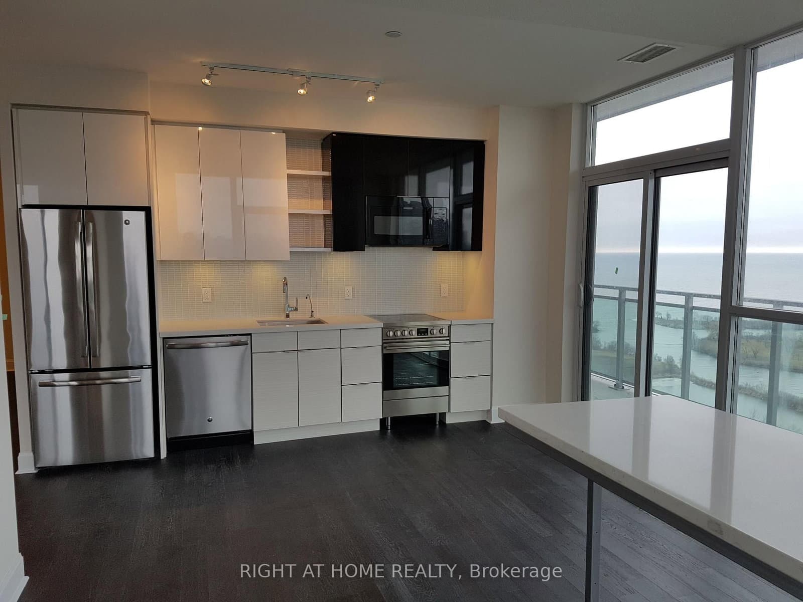 33 Shore Breeze Drive, Unit 2403 thumbnail 10