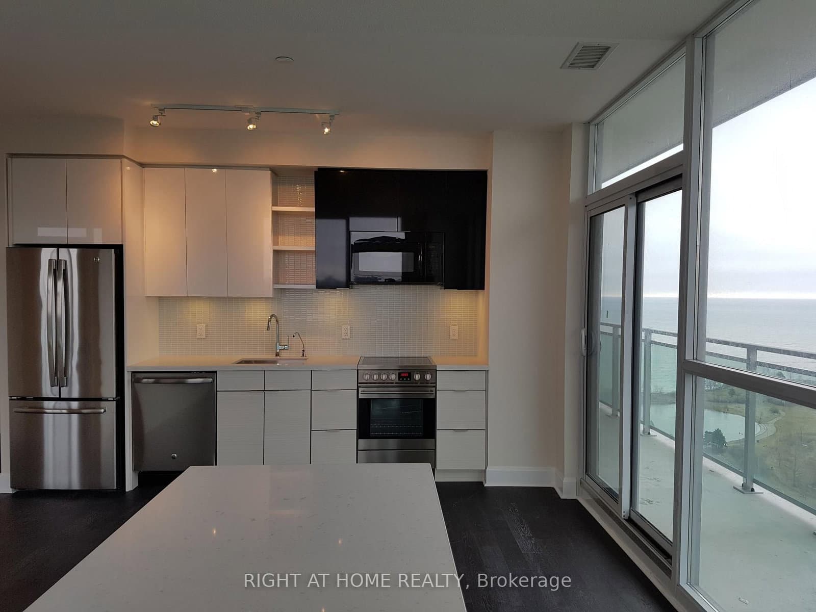 33 Shore Breeze Drive, Unit 2403 thumbnail 11