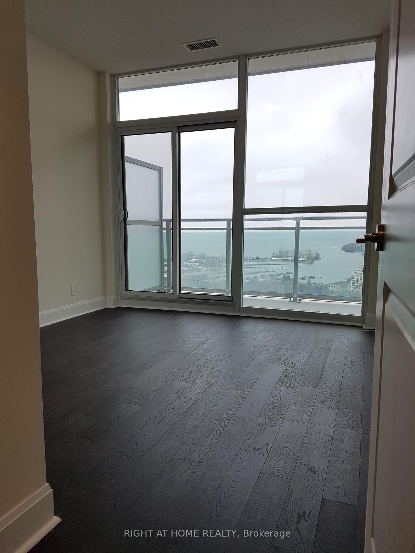 33 Shore Breeze Drive, Unit 2403 thumbnail 2