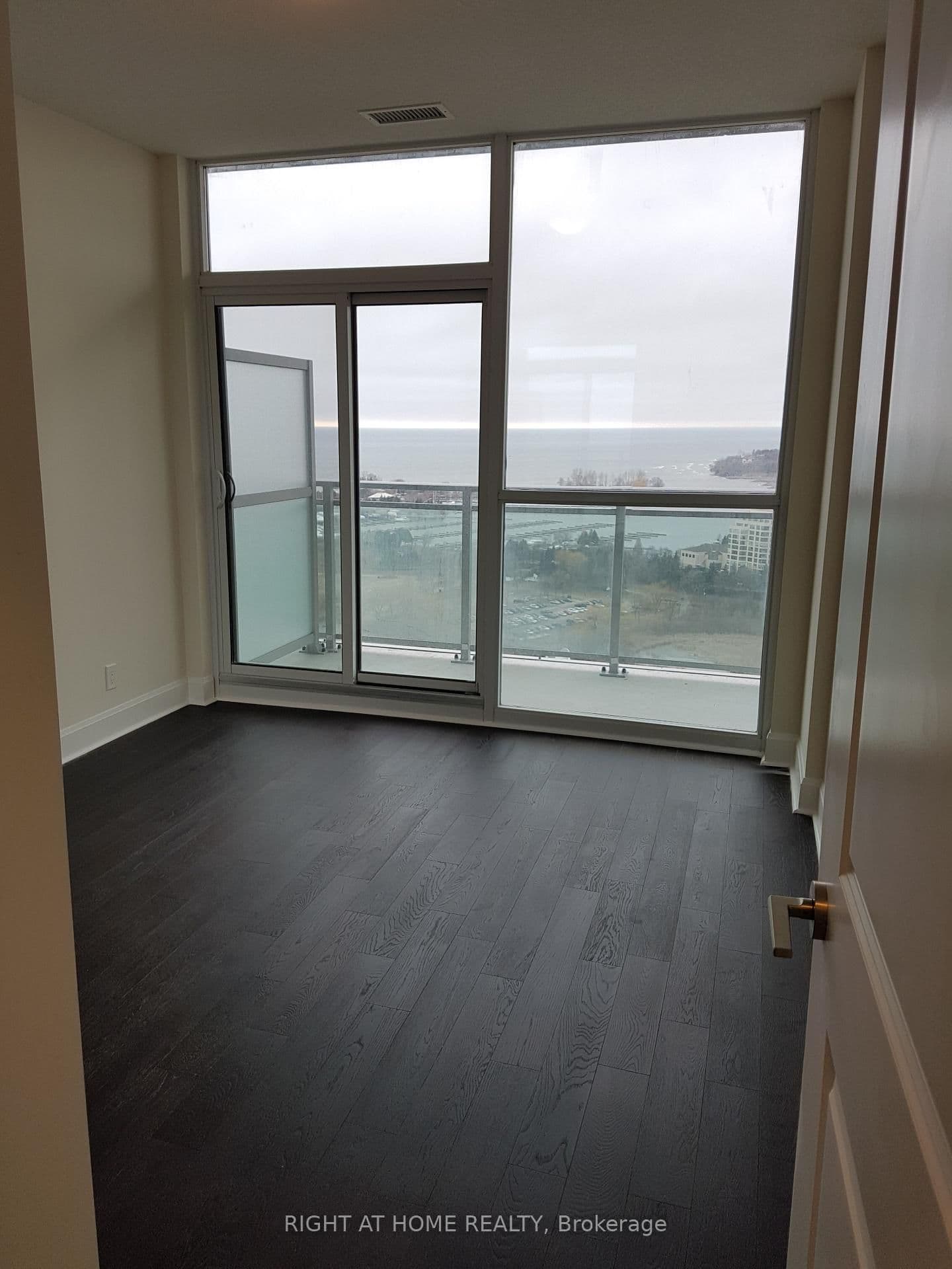 33 Shore Breeze Drive, Unit 2403 thumbnail 4