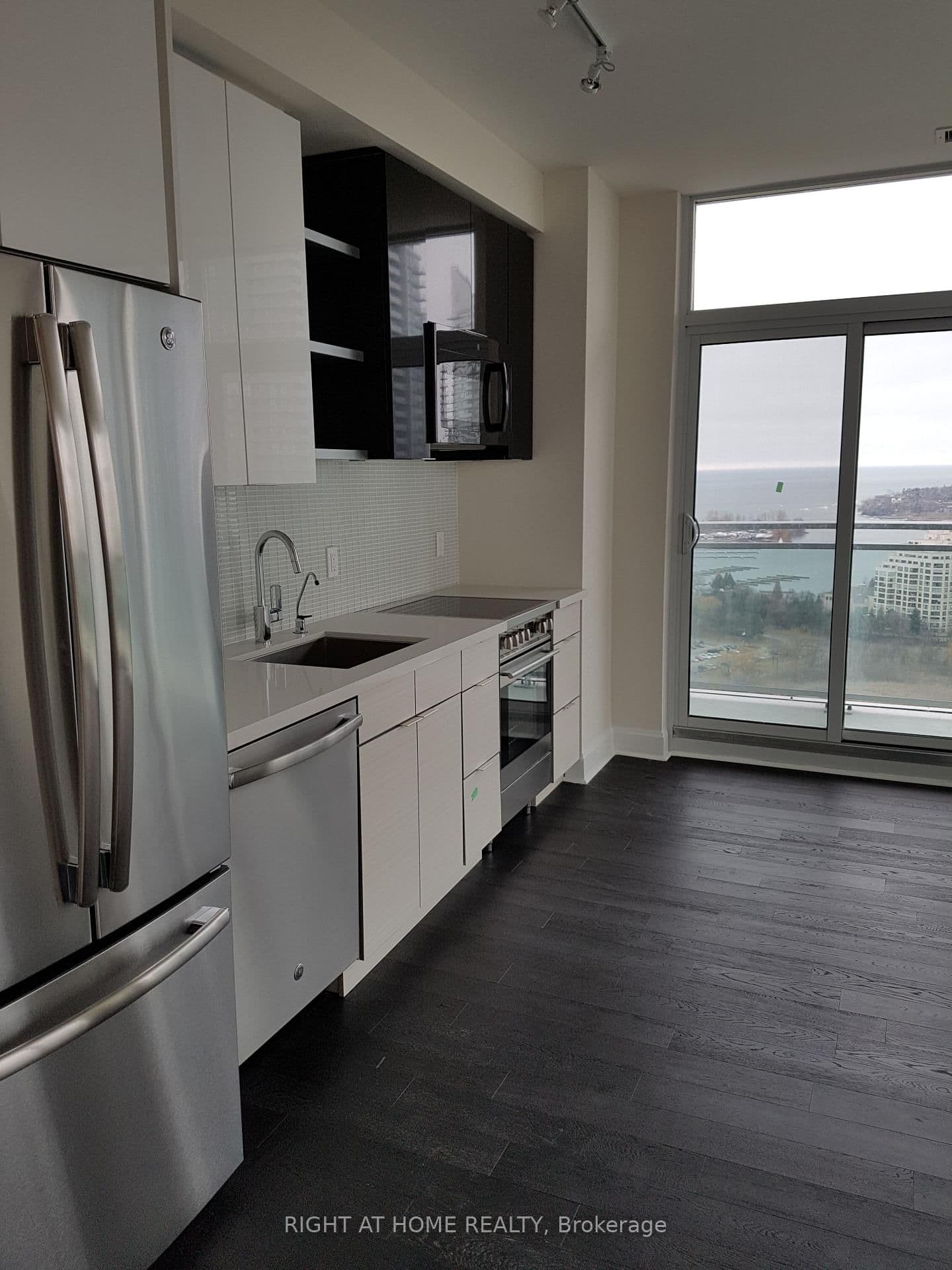 33 Shore Breeze Drive, Unit 2403 thumbnail 7