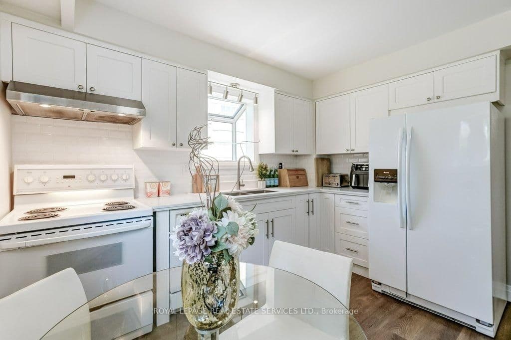 3076 Redstart Drive thumbnail 18