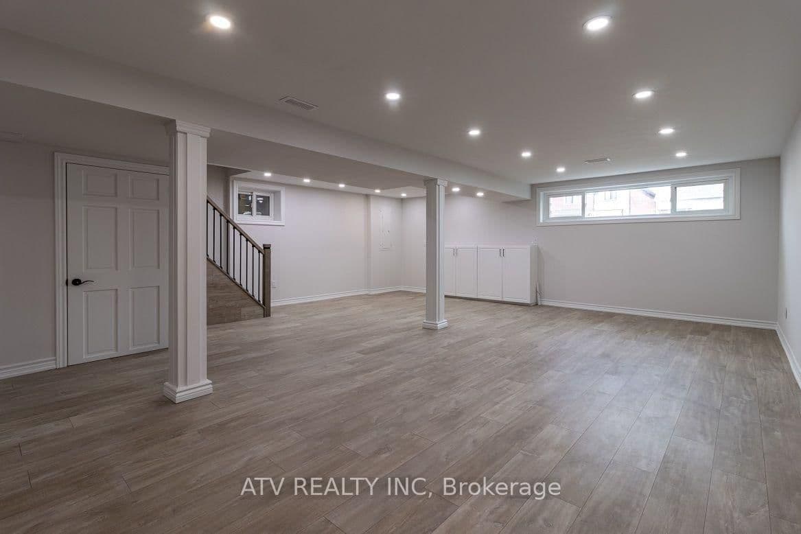 1064 Eastmount Avenue E thumbnail 12