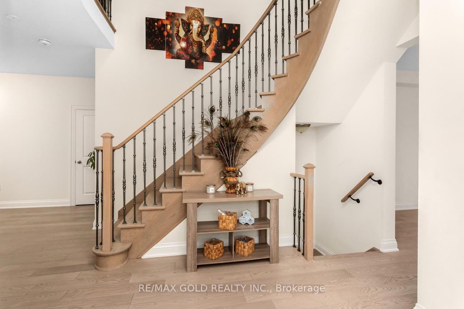 15 Farringdon Crescent thumbnail 6