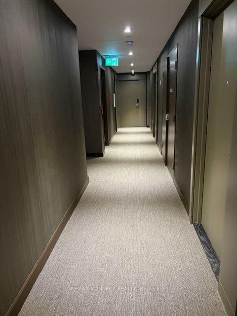 448 Burnhamthrope Road W, Unit 6312 thumbnail 4