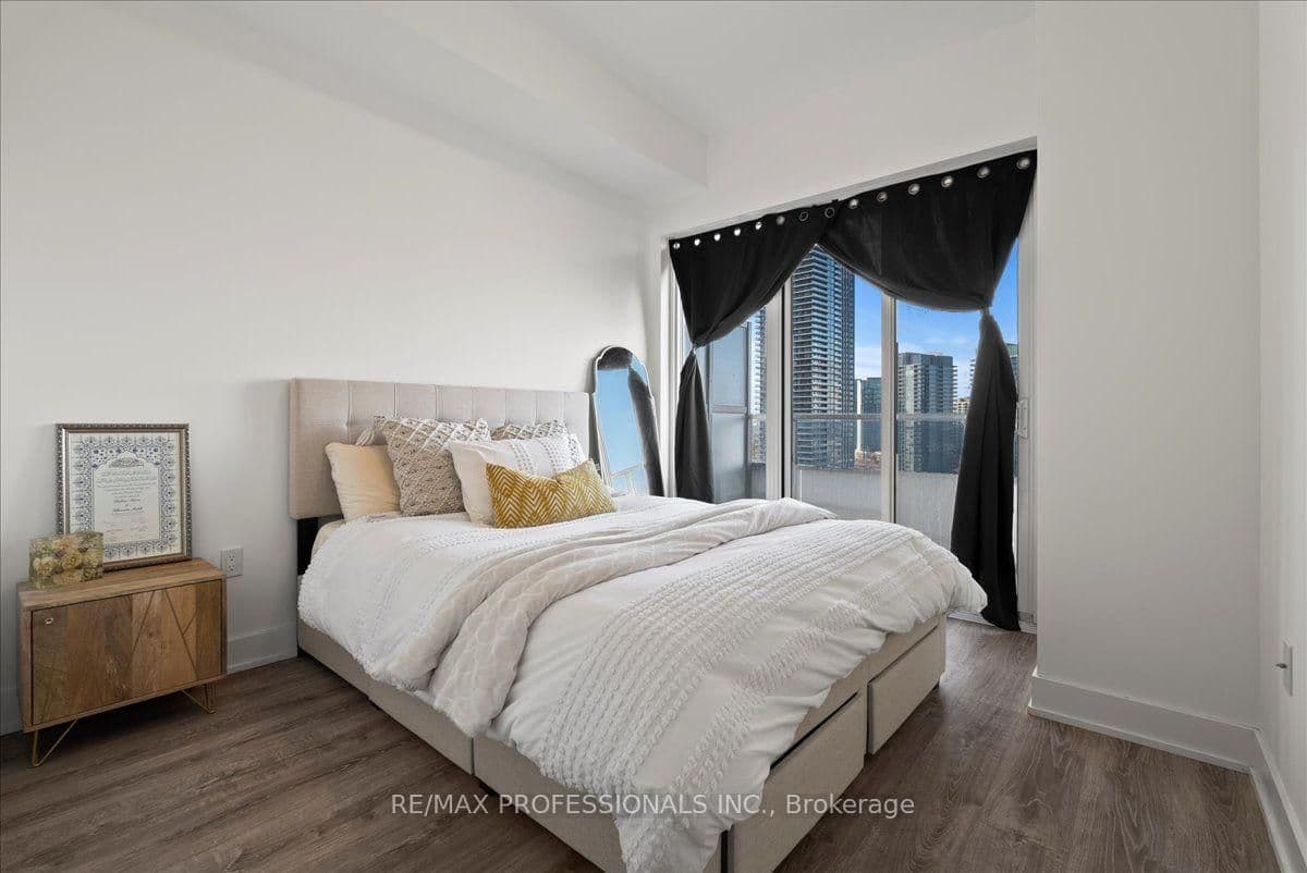 30 Shore Breeze Drive, Unit 1422 thumbnail 19