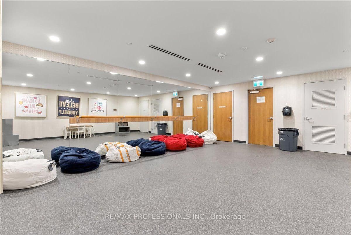 30 Shore Breeze Drive, Unit 1422 thumbnail 32