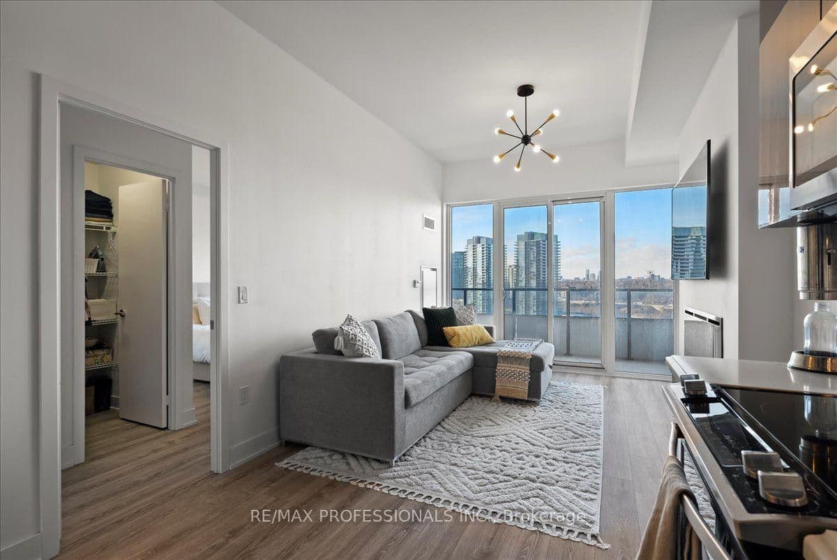 30 Shore Breeze Drive, Unit 1422 thumbnail 8