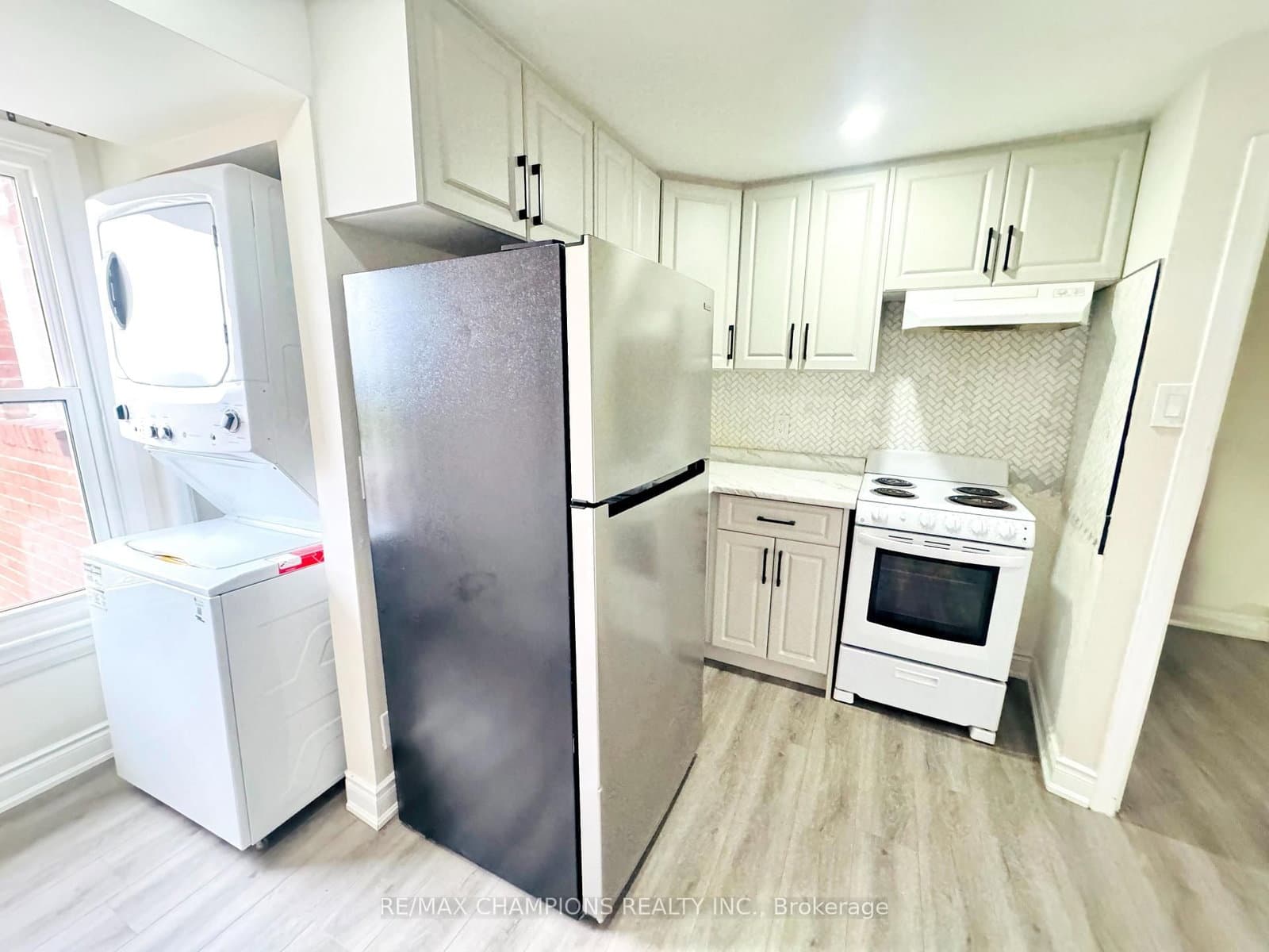 196 Caledonia Road, Unit 2nd Flr thumbnail 3