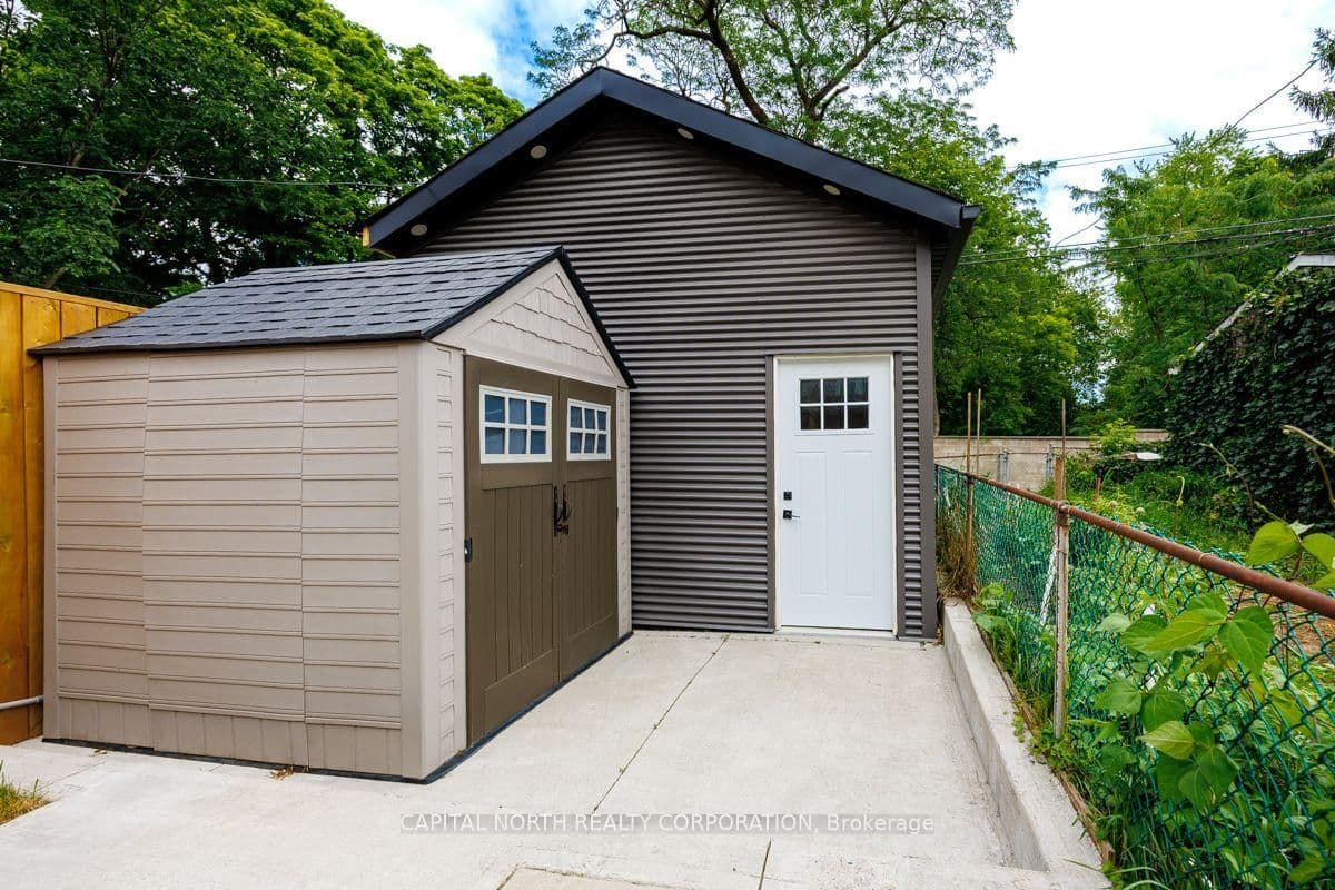 219 McRoberts Avenue thumbnail 34