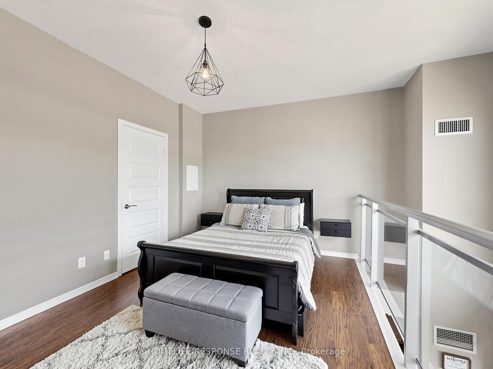 215 QUEEN Street E, Unit 225 thumbnail 16