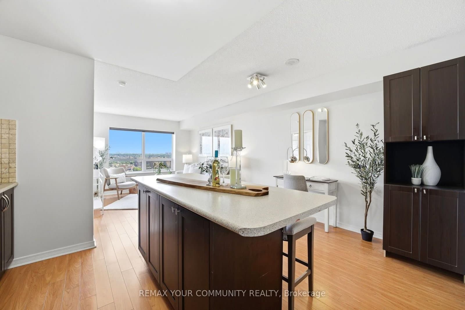 60 Heintzman Street, Unit 2102 thumbnail 13