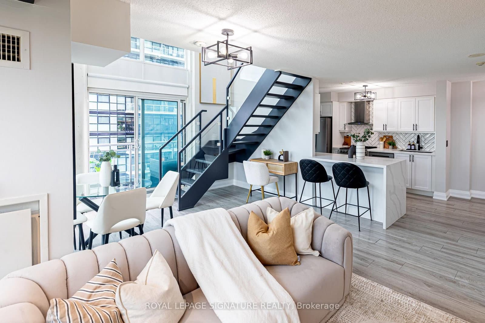 155 Legion Road N, Unit 1905 - Image 1