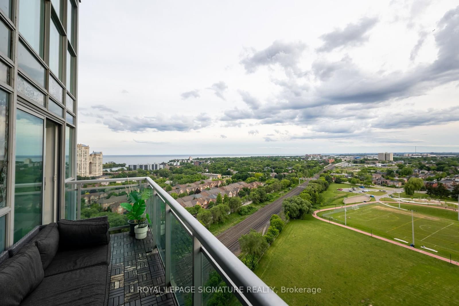 155 Legion Road N, Unit 1905 thumbnail 21