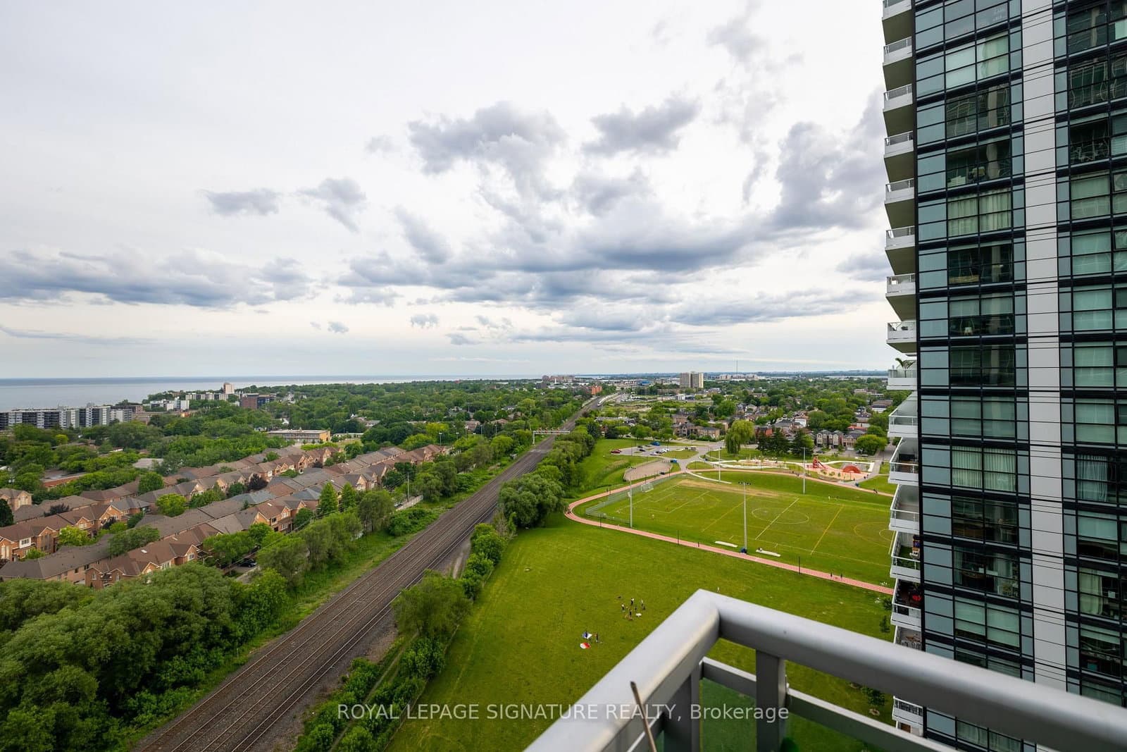 155 Legion Road N, Unit 1905 thumbnail 22