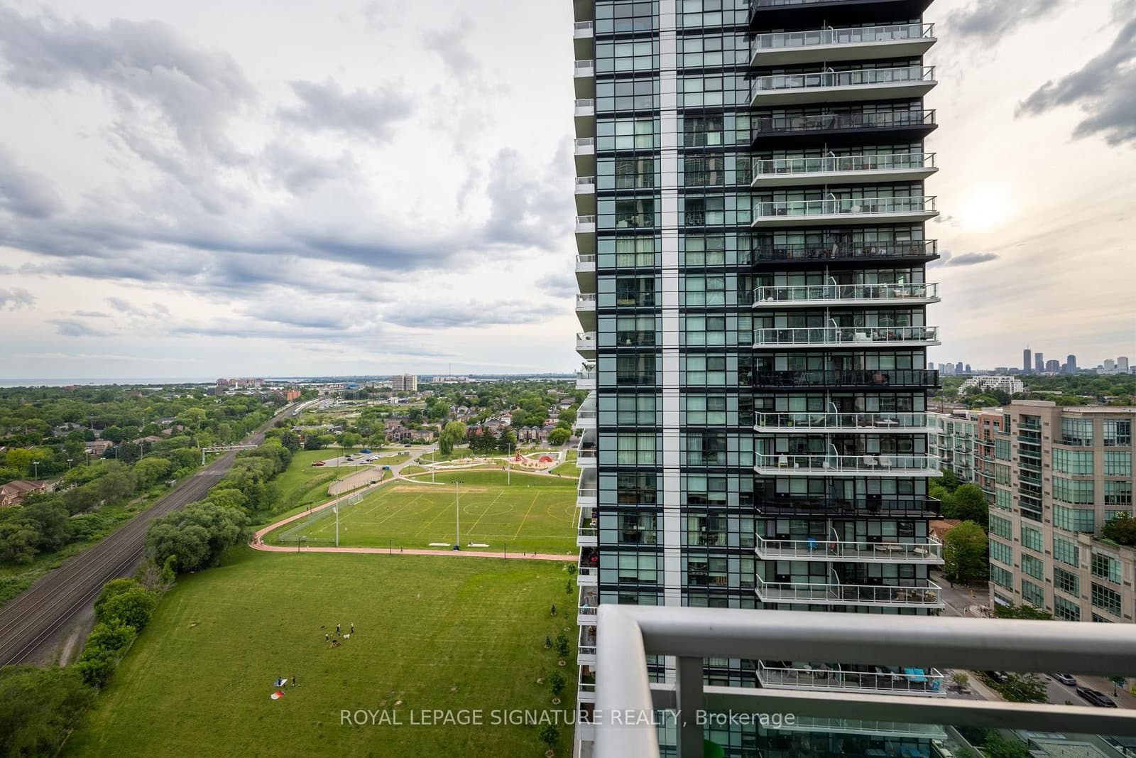 155 Legion Road N, Unit 1905 thumbnail 23