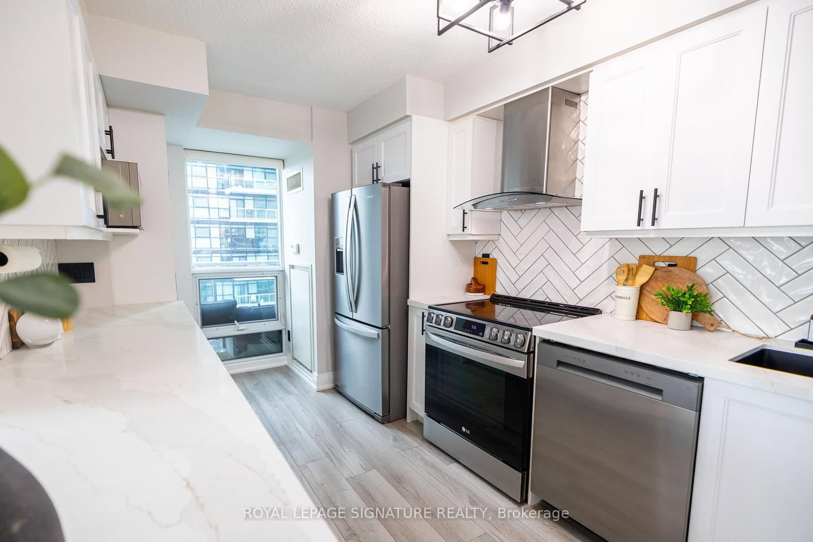 155 Legion Road N, Unit 1905 thumbnail 4