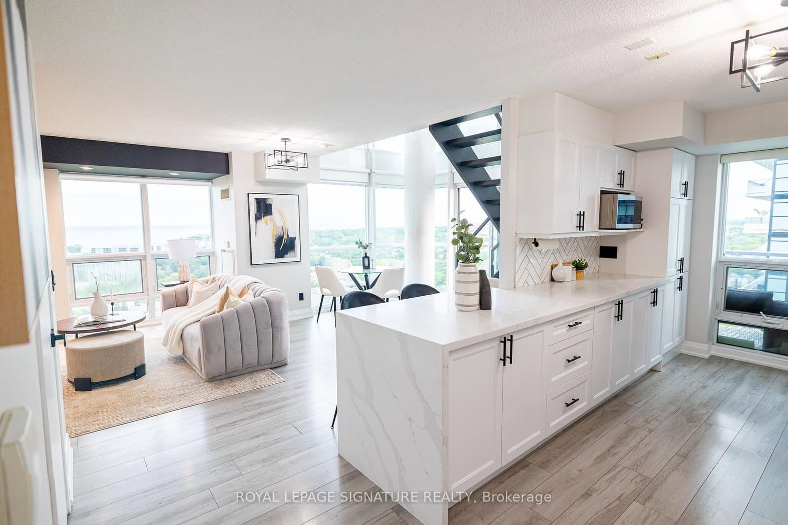 155 Legion Road N, Unit 1905 thumbnail 6