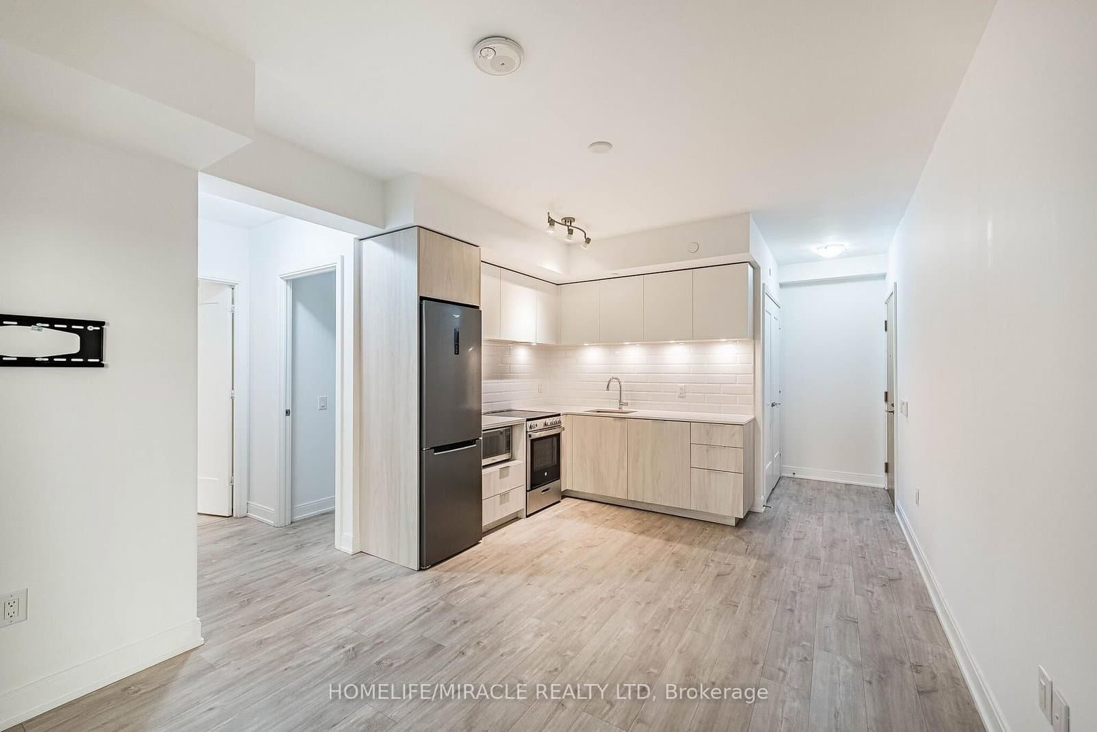 65 Annie Craig Drive, Unit 303 thumbnail 18