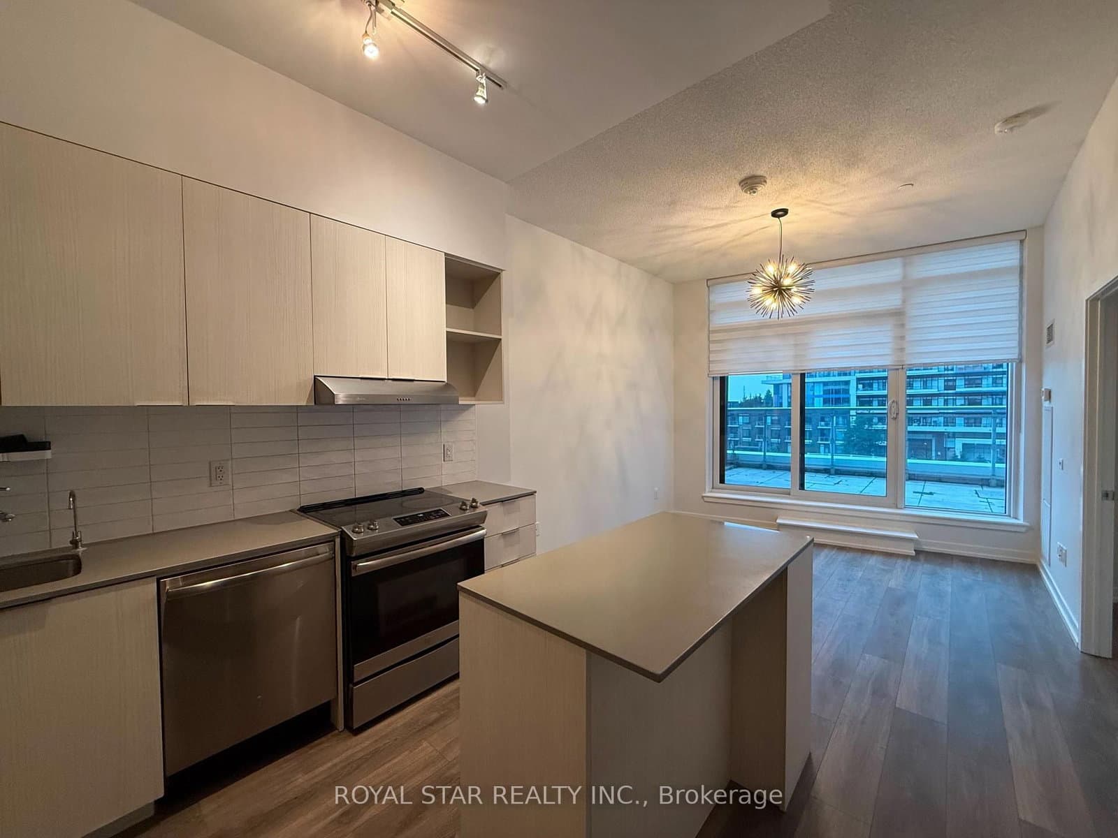 2520 Eglinton Avenue W, Unit 323 thumbnail 3