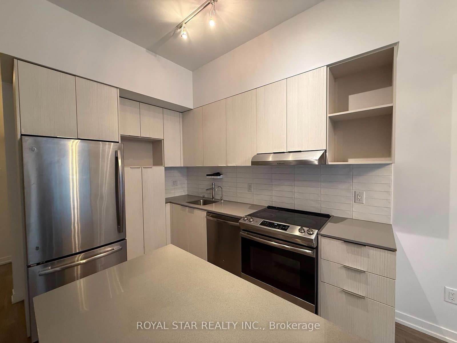 2520 Eglinton Avenue W, Unit 323 thumbnail 4
