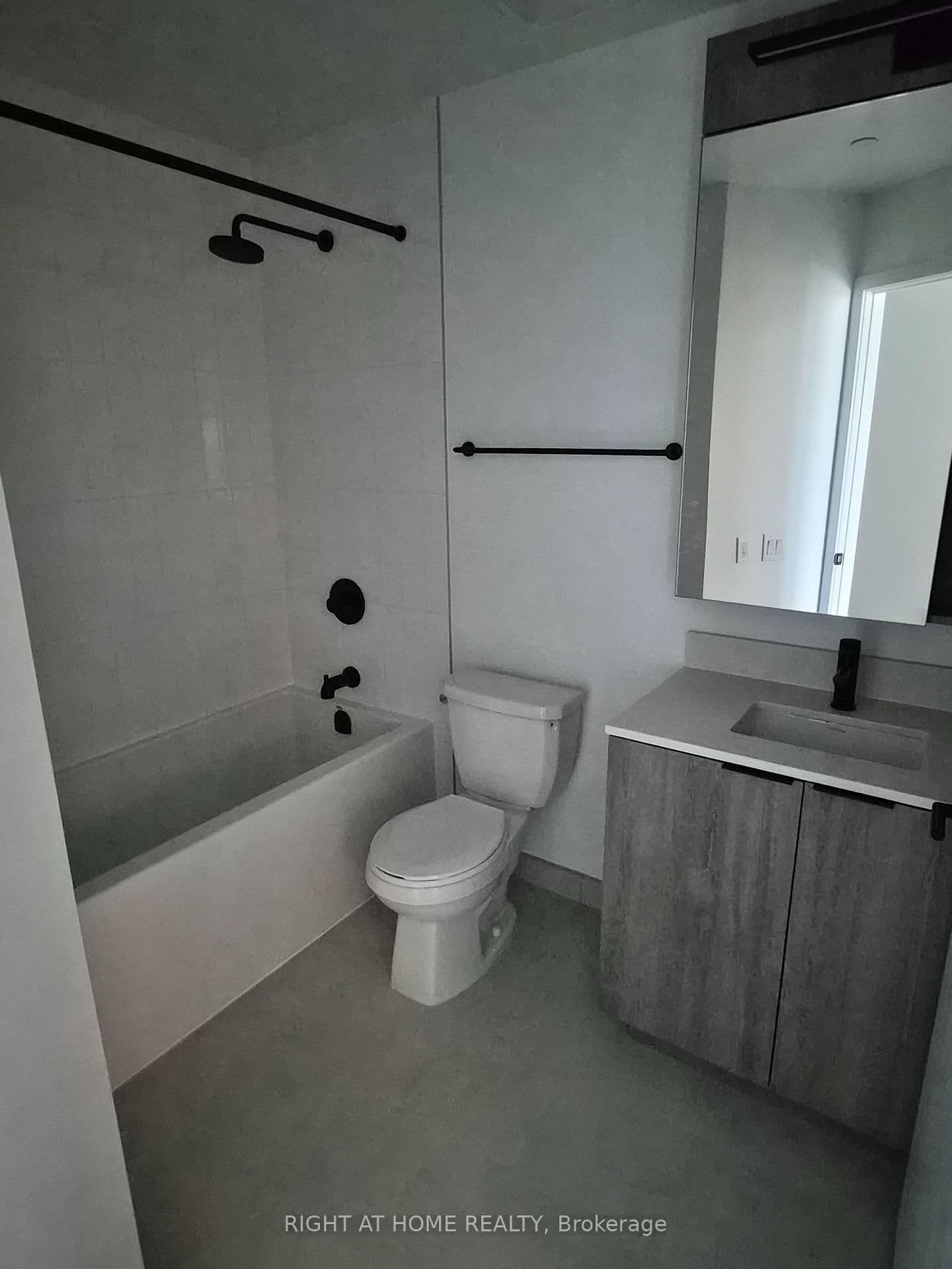 2495 Eglinton Avenue W, Unit 2101 thumbnail 3