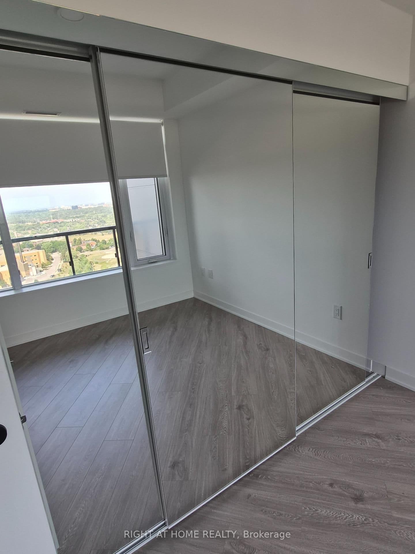 2495 Eglinton Avenue W, Unit 2101 thumbnail 5