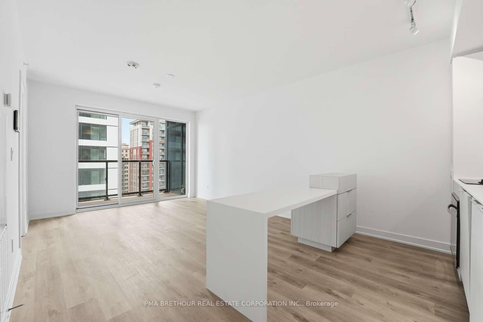 370 Martha Street, Unit 909 thumbnail 2