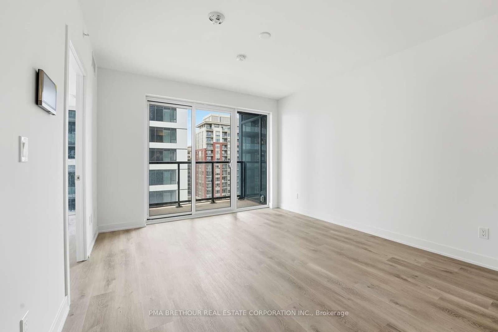 370 Martha Street, Unit 909 thumbnail 3