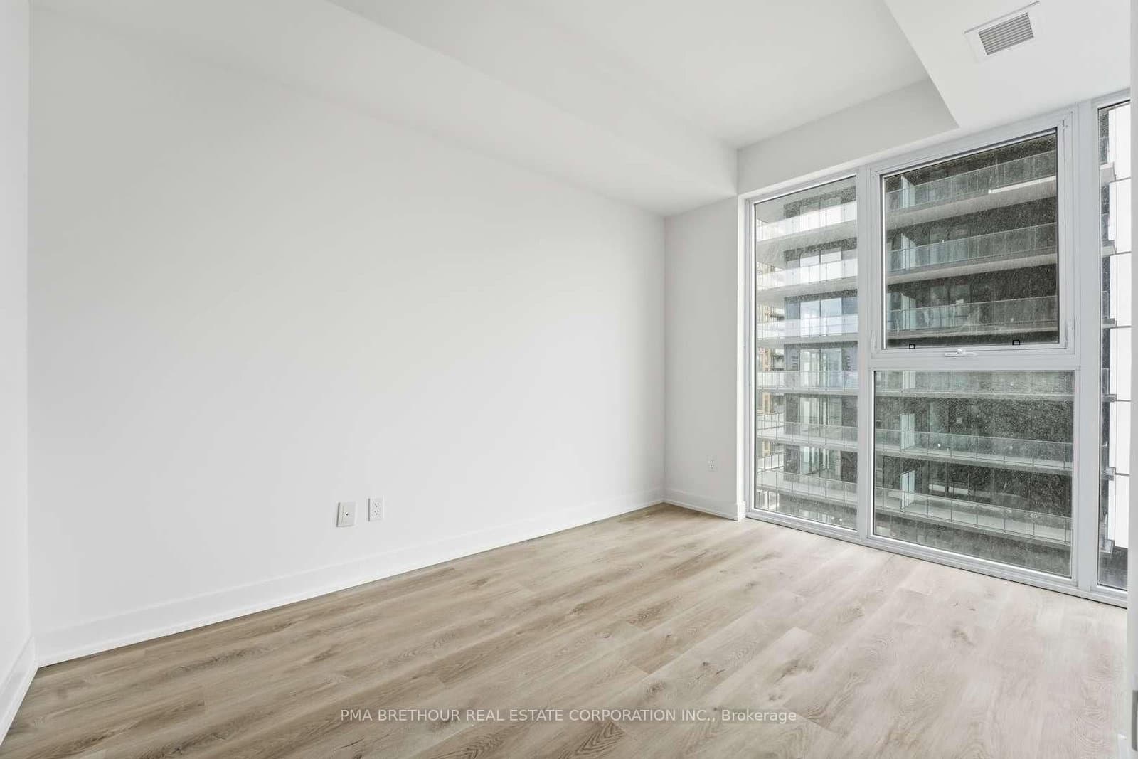 370 Martha Street, Unit 909 thumbnail 8
