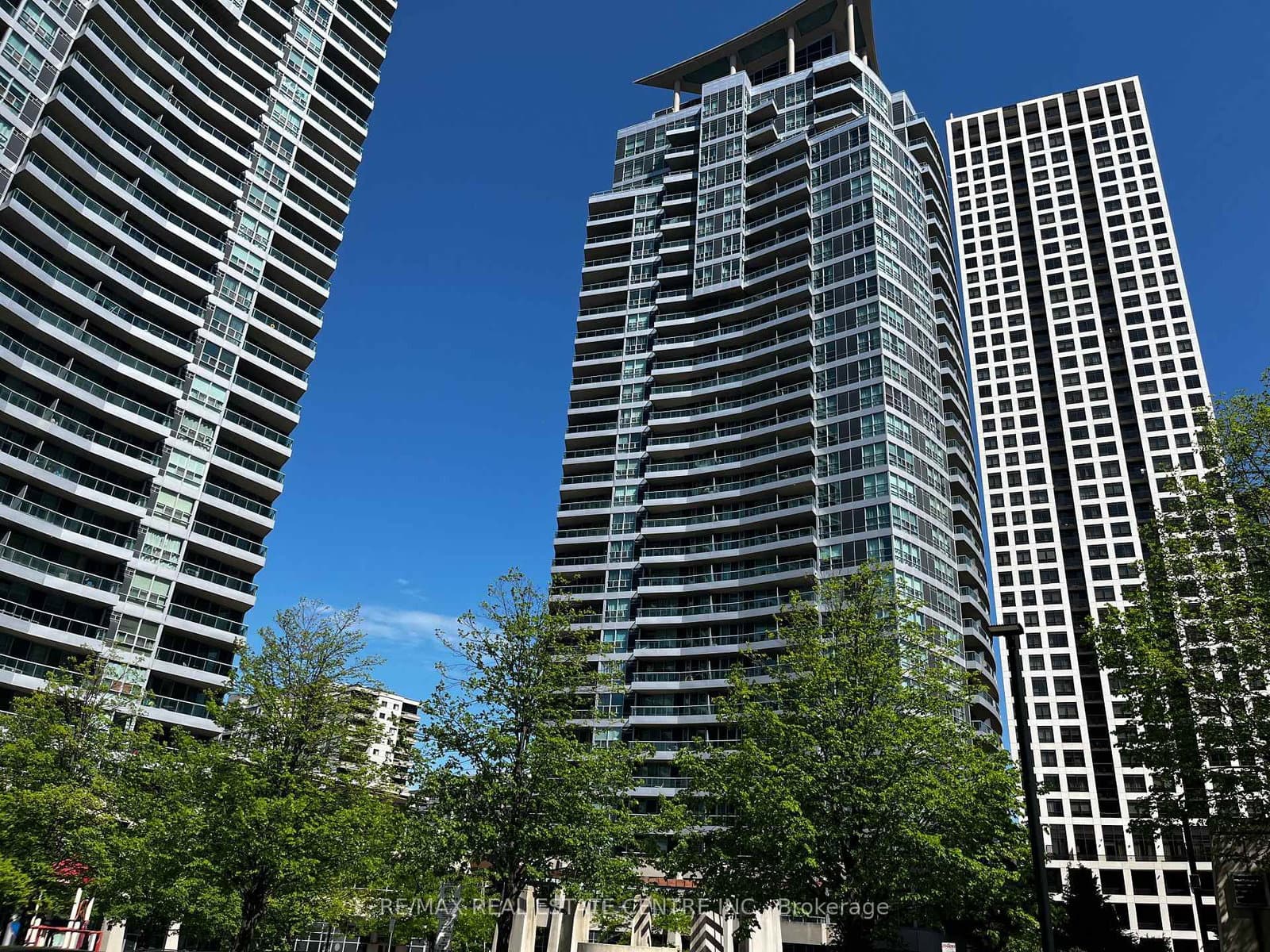 33 Elm Drive E, Unit 1010 thumbnail 3