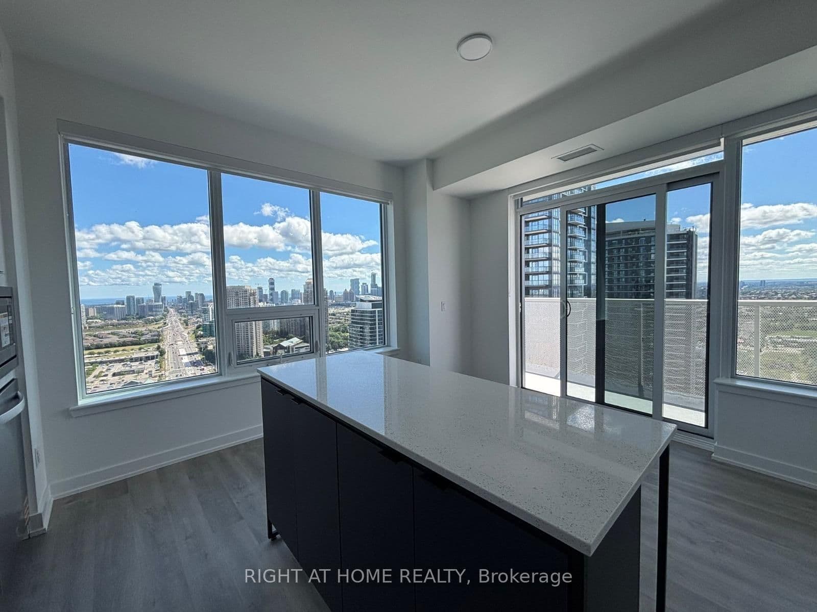 5105 Hurontario Street, Unit 2905