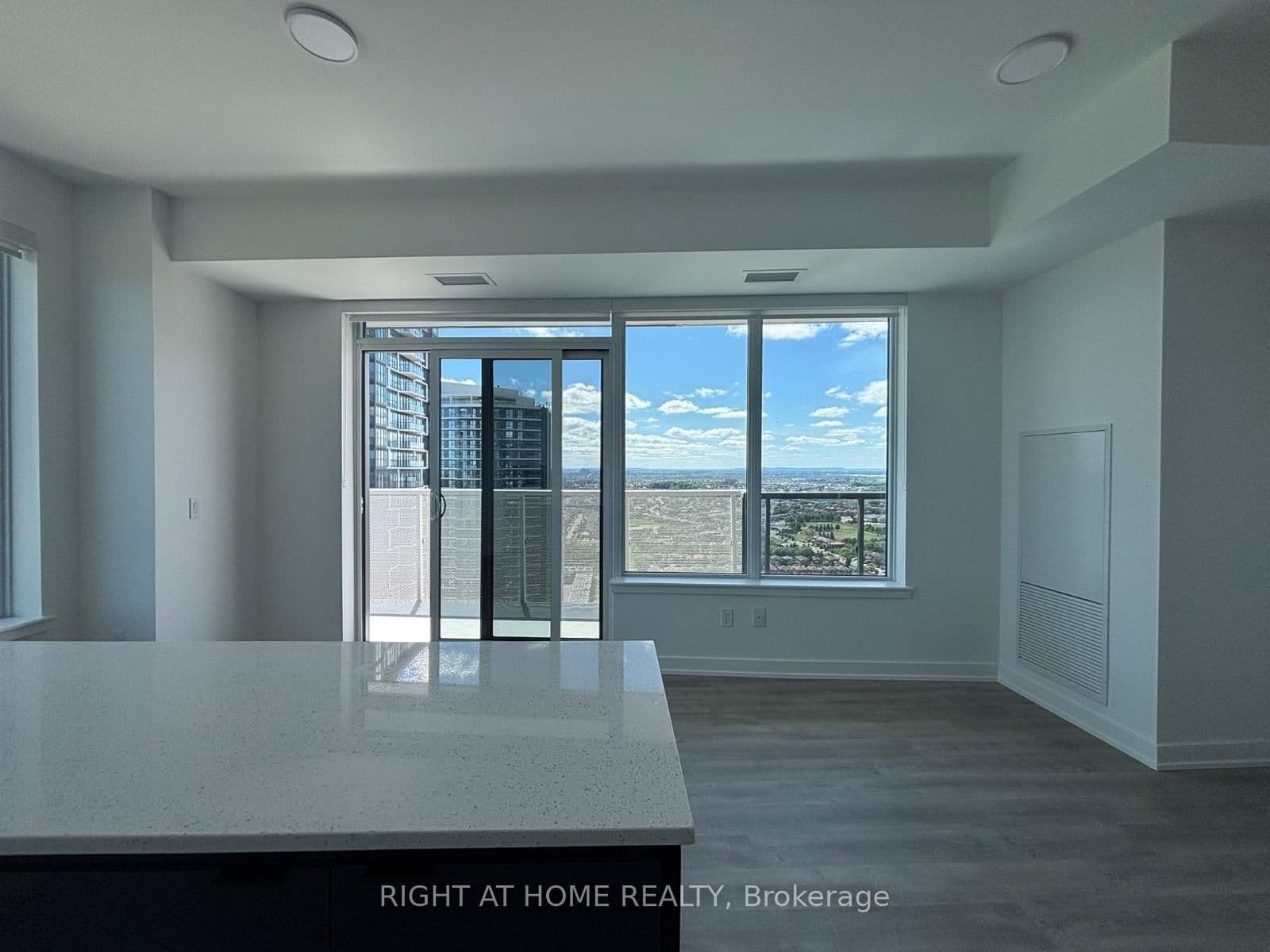 5105 Hurontario Street, Unit 2905 thumbnail 8