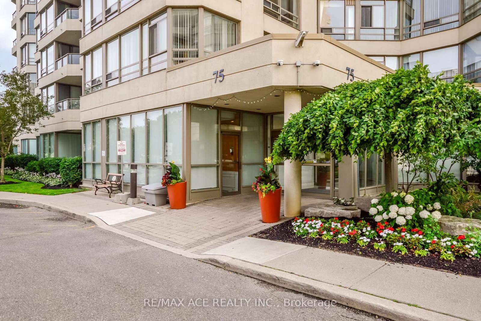 75 King Street E, Unit 201 thumbnail 2