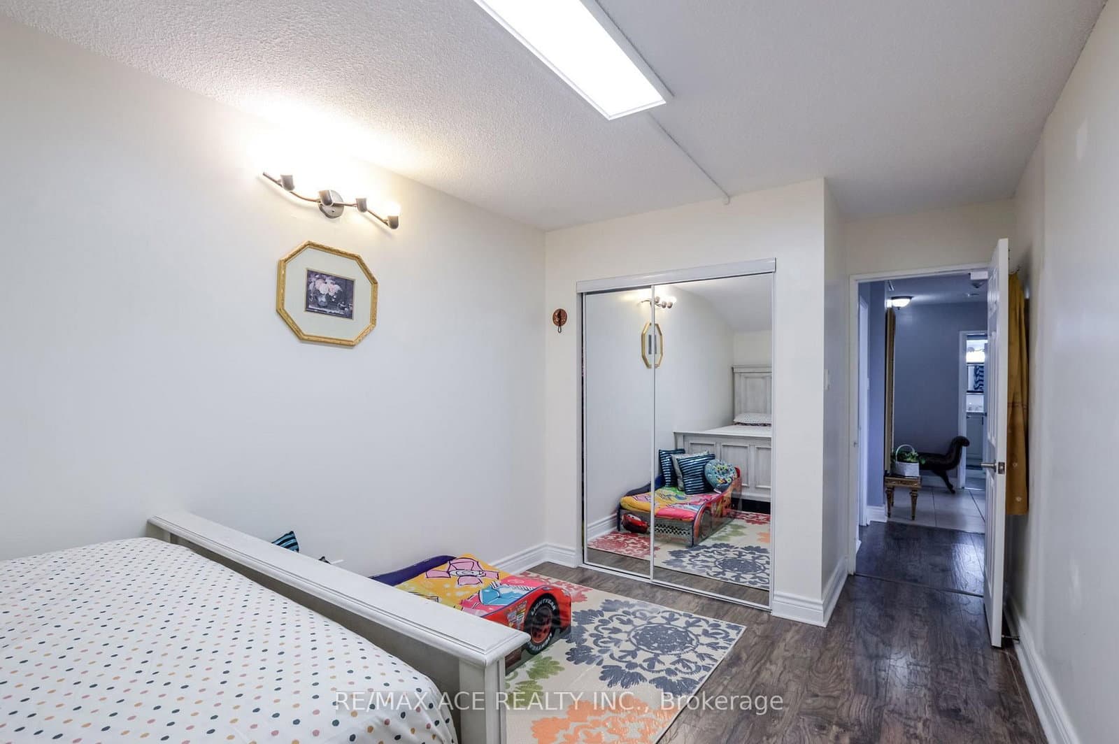 75 King Street E, Unit 201 thumbnail 24