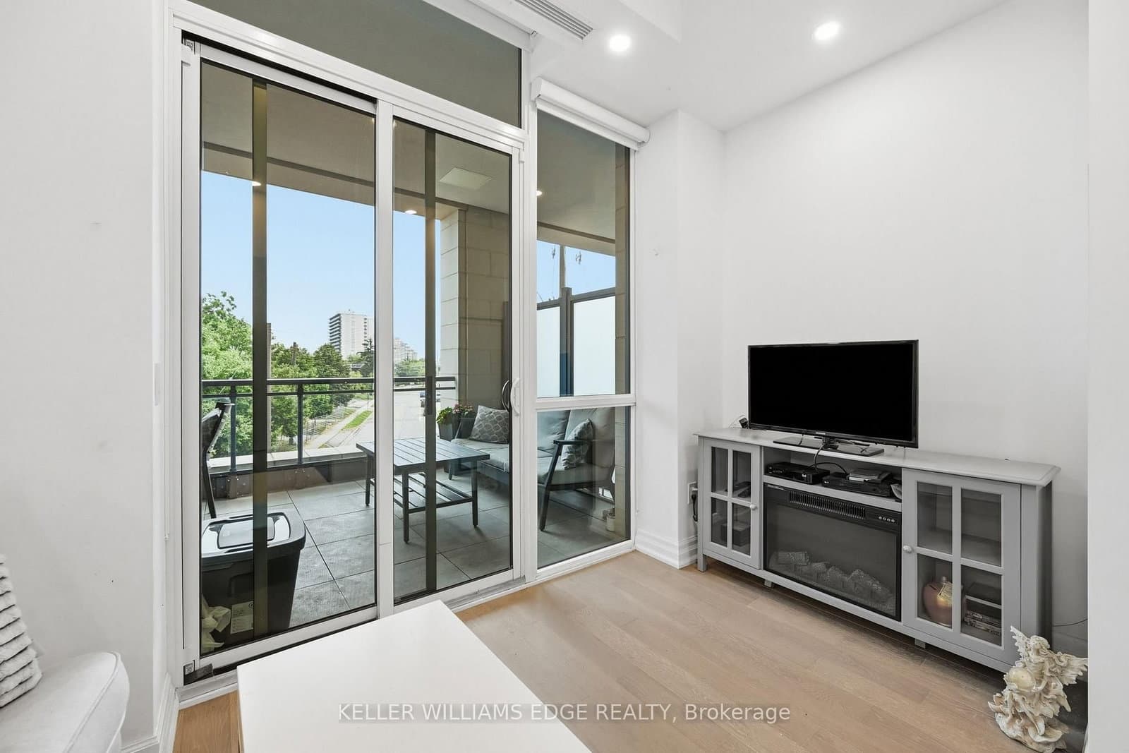 2060 Lakeshore Road, Unit 202 thumbnail 29