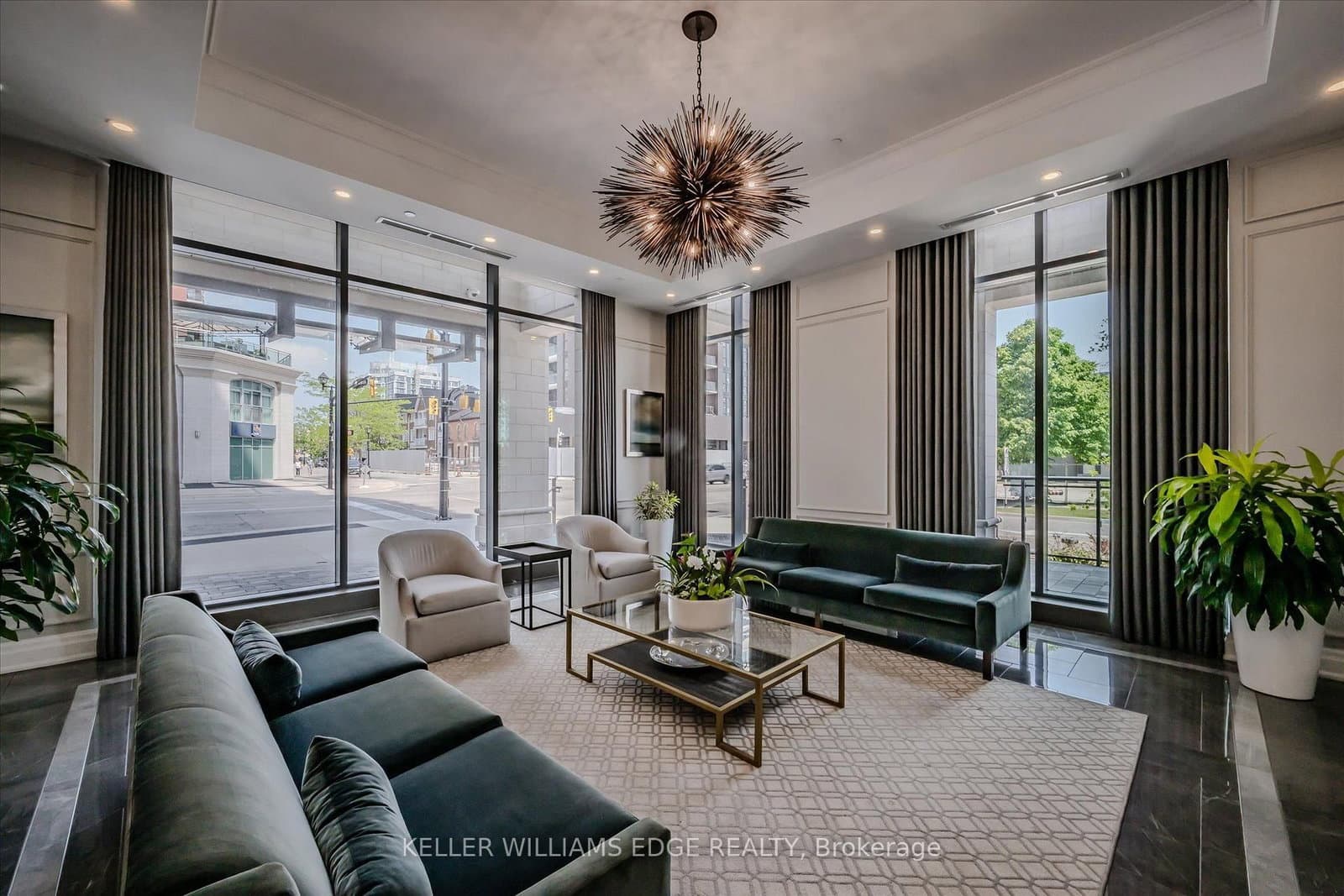 2060 Lakeshore Road, Unit 202 thumbnail 3