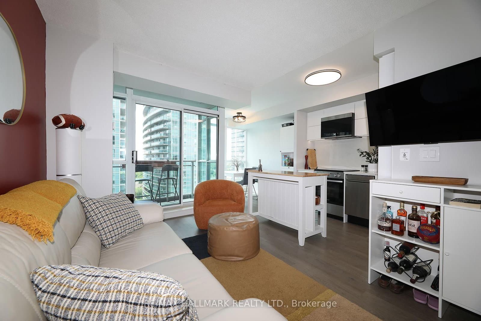 185 Legion Road N, Unit 1810 thumbnail 12