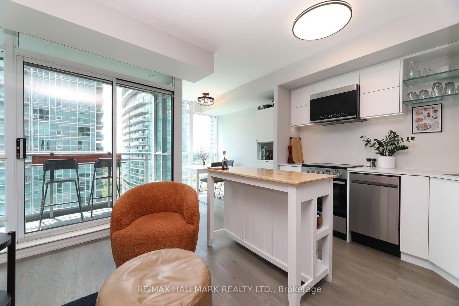 185 Legion Road N, Unit 1810 thumbnail 13